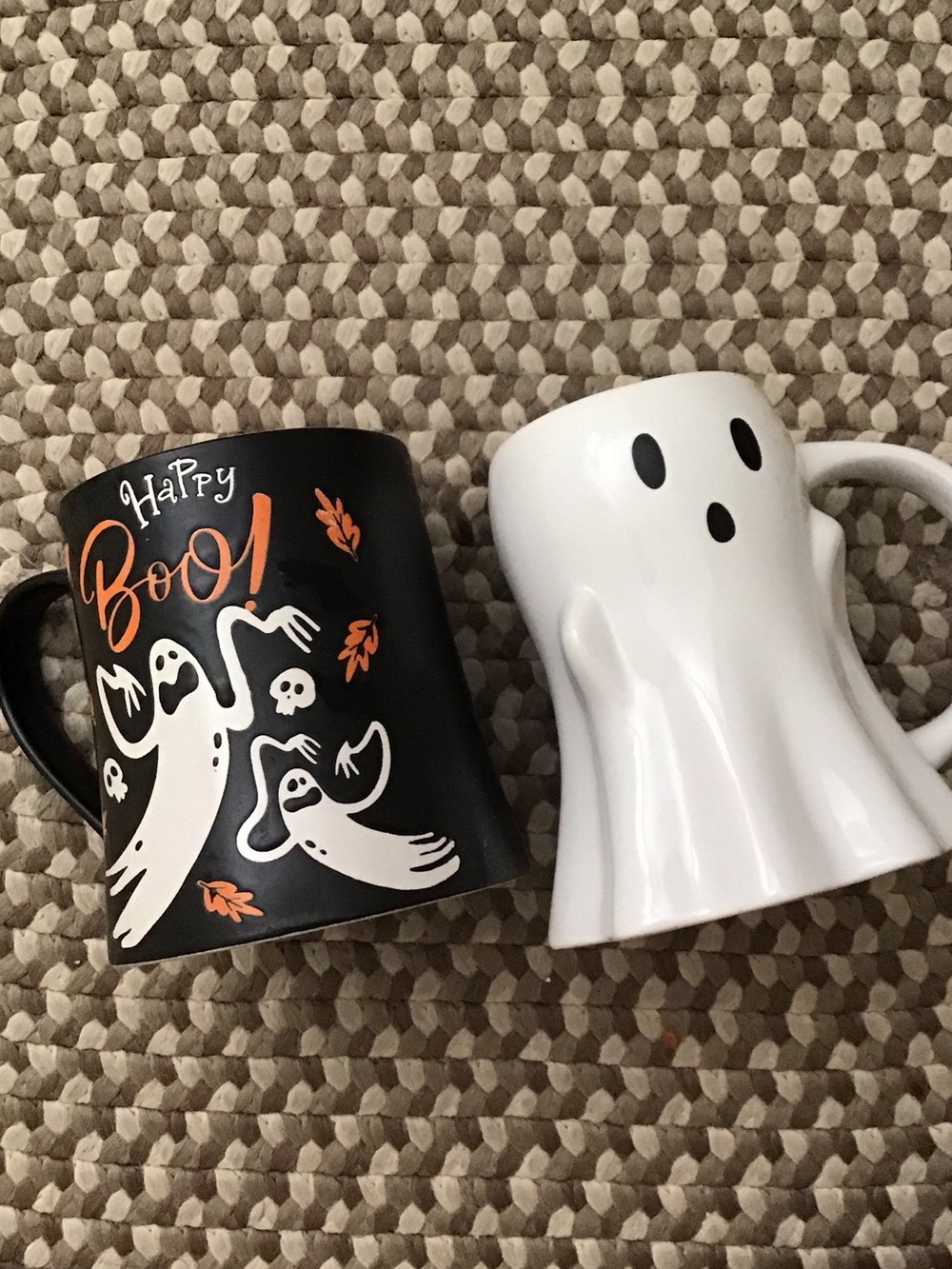 2 Halloween Ghost Mugs - 2 mugs